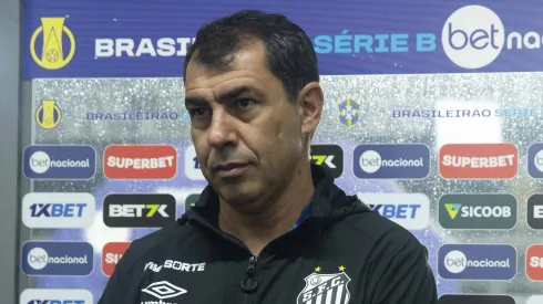 - Treinador Fábio Carille está pressionado no Peixe