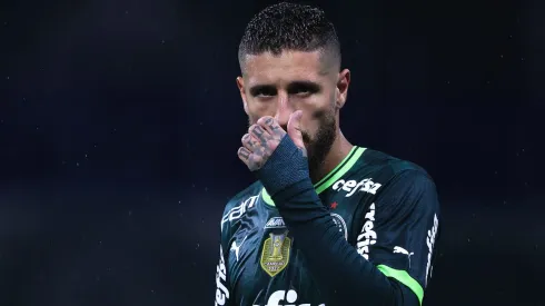 Zé Rafael recebeu sondagens de clubes árabes e futuro é incerto no Palmeiras