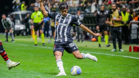 Scarpa iguala atacante do Galo em participações de gols