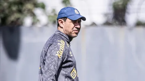 Carille em treino no CT Rei Pelá