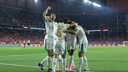 CURITIBA, BRAZIL – SEPTEMBER 1: Mauricio of Palmeiras celebrates after scoring the first goal of his team with teammates during the match between Athletico Paranaense and Palmeiras as part of Brasileirao 2024 at Arena da Baixada on September 1, 2024 in Curitiba, Brazil. (Photo by Heuler Andrey/Getty Images)