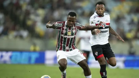 Arias e Welington durante a partida entre as equipes