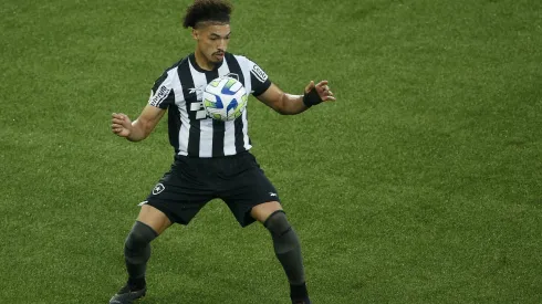 Adryelson já pode reestrear pelo Botafogo. Foto: Satiro Sodrã.