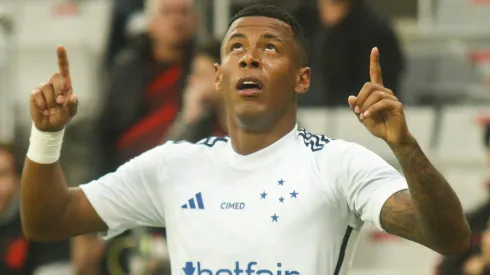 Arthur Gomes se despede do Cruzeiro. Copyright: Gabriel Machado.