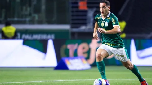 O volante é Cria da Academia e bicampeão brasileiro