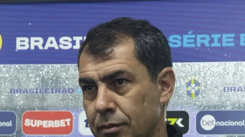 Fábio Carille durante partida contra a Ponte Preta. Torcida quer a demissão do profissional.