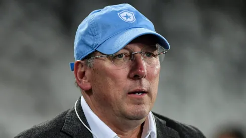 John Textor, dono da SAF do Botafogo, em jogo contra o Atlético-GO, no Estádio Nílton Santos, pelo Campeonato Brasileiro, no dia 18/04/2024.