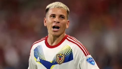 Grêmio toma decisão após oferta do Boca Jrs e vai adquirir 50% de Soteldo em definitivo