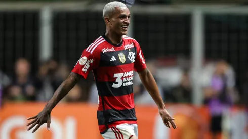 Wesley, jogador do Flamengo comemora seu gol durante partida contra o Atletico-MG no estadio Independencia pelo campeonato Brasileiro A 2023
