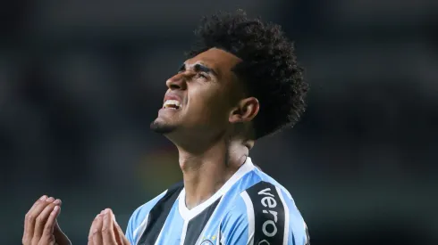 Du Queiroz no Grêmio. Foto: Maxi Franzoi/AGIF