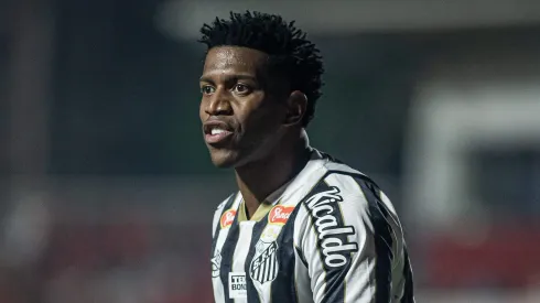 GO - GOIANIA - 18/07/2024 - BRASILEIRO B 2024, VILA NOVA-GO X SANTOS - Gil jogador do Santos durante partida contra o Vila Nova-GO no estadio Onesio Brasileiro Alvarenga pelo campeonato Brasileiro B 2024. Foto: Isabela Azine/AGIF