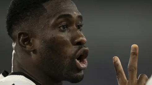 Botafogo viu Bastos voar pela Angola.