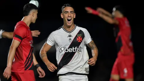 Puma Rodriguez jogador do Vasco comemora seu gol durante partida contra o Athletico-PR no estadio Sao Januario pelo campeonato Brasileiro A 2024