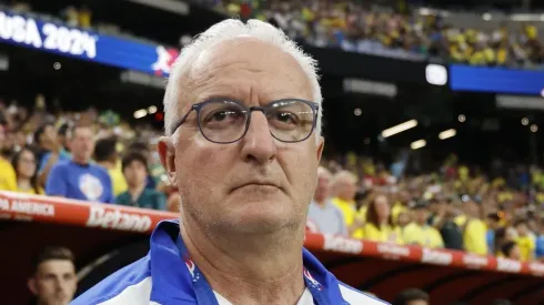 – Dorival corre risco de demissão no Brasil