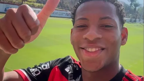 Gonzalo Plata em sua chegada ao Ninho do Urubu, no dia 31/08/2024. Foto: Reprodução/Fla TV