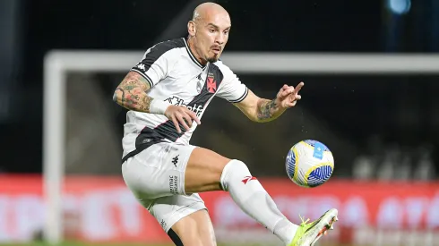 Maicon levou pontos no nariz após choque em partida contra o Athletico-PR. Foto: Thiago Ribeiro/AGIF