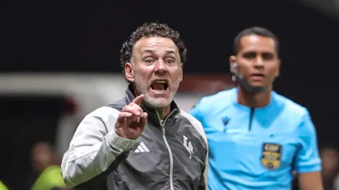 MG - BELO HORIZONTE - 07/08/2024 - COPA DO BRASIL 2024, ATLETICO-MG X CRB - Gabriel Milito tecnico do Atletico-MG durante partida contra o CRB no estadio Arena MRV pelo campeonato Copa Do Brasil 2024. Foto: Gilson Lobo/AGIF