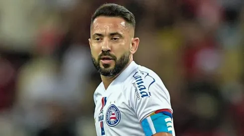 RJ - RIO DE JANEIRO - 12/09/2024 - COPA DO BRASIL 2024, FLAMENGO X BAHIA - Everton Ribeiro jogador do Bahia durante partida contra o Flamengo no estadio Maracana pelo campeonato Copa Do Brasil 2024. Foto: Thiago Ribeiro/AGIF