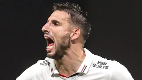 MG - BELO HORIZONTE - 12/09/2024 - COPA DO BRASIL 2024, ATLETICO-MG X SAO PAULO - Calleri jogador do Sao Paulo reclama com a arbitragem durante partida contra o Atletico-MG no estAdio Arena MRV pelo campeonato Copa Do Brasil 2024. Foto: Gilson Lobo/AGIF