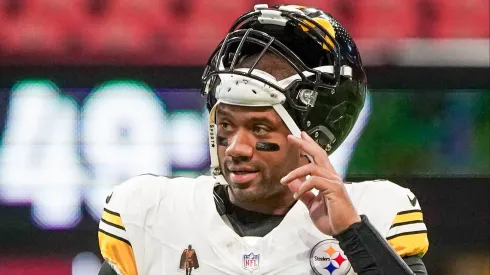 Russell Wilson envia um recado claro e desafiador a Justin Fields, antecipando seu retorno aos campos. Copyright: Debby Wong.