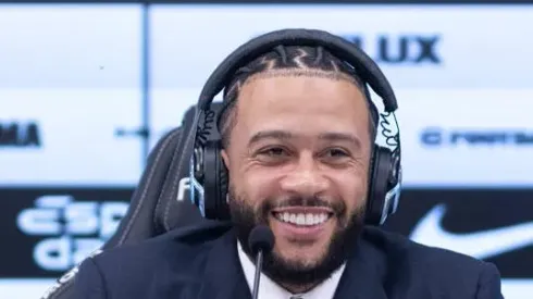 Depay durante a sua apresentação no Timão em 09/12/2024.