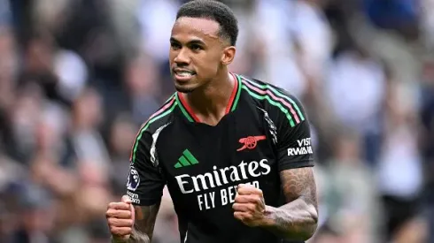 Gabriel, do Arsenal comemora após o jogo da Premier League entre o Tottenham Hotspur FC e o Arsenal FC no Estádio Tottenham Hotspur em 15 de setembro de 2024 em Londres, Inglaterra