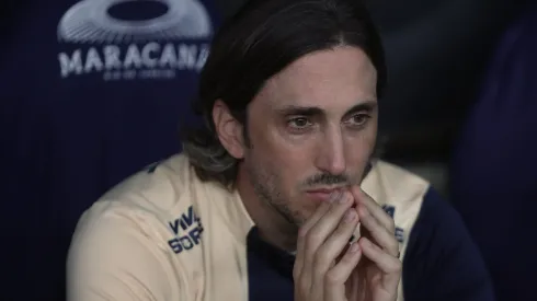 RIO DE JANEIRO, BRAZIL - SEPTEMBER 1: Luis Zubeldía coach of Sao Paulo looks on prior to the match between Fluminense and Sao Paulo as part of Brasileirao 2024 at Maracana Stadium on September 1, 2024 in Rio de Janeiro, Brazil. (Photo by Wagner Meier/Getty Images)