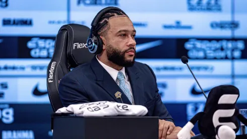 Atacante holandês ainda busca o melhor condicionamento físico