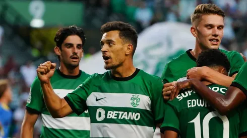 Pedro Gonçalves comemora gol com companheiros em partida entre Vilarreal e Sporting. (Photo by Gualter Fatia/Getty Images)