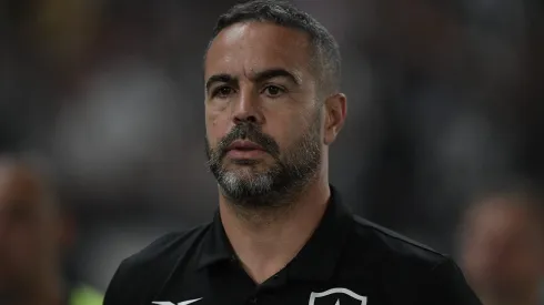 Artur Jorge técnico do Botafogo durante partida contra o Fortaleza. Foto: Thiago Ribeiro/AGIF