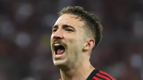 Léo Ortiz durante jogo do Fla pela Libertadores.