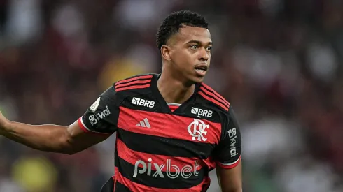 Tite toma atitude sobre Carlinhos