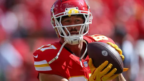 Kansas City Chiefs tight end Travis Kelce com a bola. /CSM Kansas City United States of America - ZUMAc04_ 20240915_zma_c04_608 Copyright: xDavidxSmithx