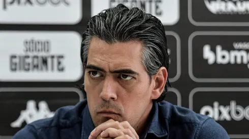 O dirigente Paulo Bracks fala aos jornalistas durante apresentacao oficial