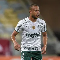 Abel não dá prazo para retorno de Mayke e coloca condição para o lateral voltar ao Palmeiras