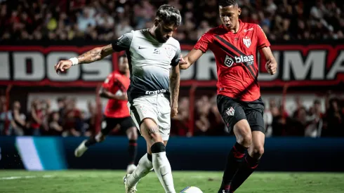 Corinthians e Atlético-GO se enfrentam pelo Campeonato Brasileiro 2024 com transmissão ao vivo do Bolavip Brasil. IMAGO / Alan Deyvid