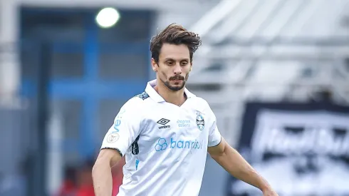 Rodrigo disputando duelo contra o Massa Bruta. FOTO: LUCAS UEBEL/GREMIO FBPA