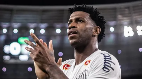 Gil, jogador do Santos após vitória sobre o Botafogo na área mista