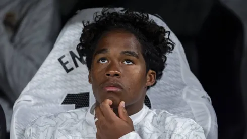 Endrick no banco de reservas do clube espanhol.