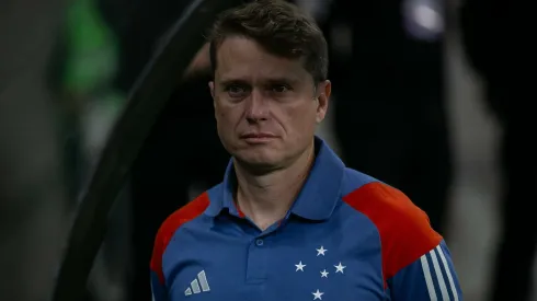 MG - BELO HORIZONTE - 24/07/2024 - BRASILEIRO A 2024, CRUZEIRO X JUVENTUDE - Fernando Seabra tecnico do Cruzeiro durante partida contra o Juventude no estadio Mineirao pelo campeonato Brasileiro A 2024. Foto: Fernando Moreno/AGIF