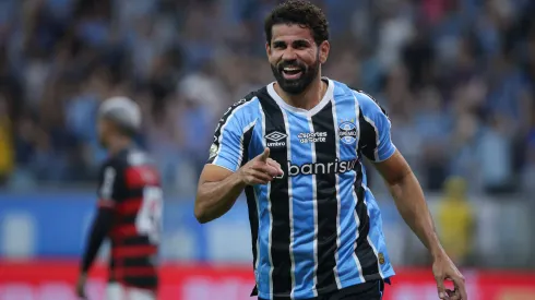 RS – PORTO ALEGRE – 22/09/2024 – BRASILEIRO A 2024, GREMIO X FLAMENGO – Diego Costa jogador do Gremio comemora seu gol durante partida contra o Flamengo no estadio Arena do Gremio pelo campeonato Brasileiro A 2024. Foto: Maxi Franzoi/AGIF