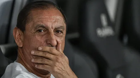 Ramon Díaz técnico do Corinthians durante partida contra o Botafogo no Estádio Engenhão pelo Campeonato Brasileiro A 2024. Foto: Thiago Ribeiro/AGIF