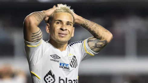 Atacante deve ficar no Grêmio - Foto: Abner Dourado/AGIF.