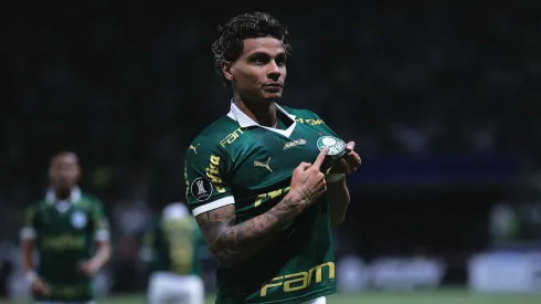 Volante colombiano renovou recentemente com o Alviverde