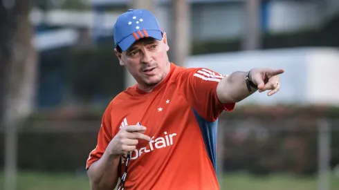 Diniz durante treinamento realizado ontem (24). Foto: Gustavo Aleixo/Cruzeiro