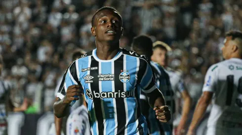 PR – PONTA GROSSA – 30/04/2024 – COPA DO BRASIL 2024, OPERARIO X GREMIO – Nathan Fernandes jogador do Gremio durante partida contra o Operario no estadio Germano Kruger pelo campeonato Copa Do Brasil 2024. Foto: Giovani Baccin/AGIF