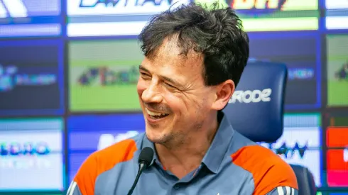 MG - BELO HORIZONTE - 24/09/2024 - CRUZEIRO APRESENTACAO DO TECNICO FERNANDO DINIZ - durante sua apresentacao oficial como tecnico do Cruzeiro em coletiva de imprensa realizada no CT Toca II. Foto: Fernando Moreno/AGIF