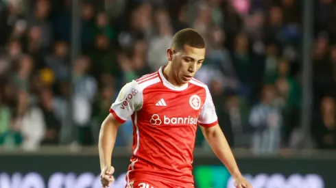 Meio-campista dividiu opiniões em Bragantino x Inter. Luiz Erbes/AGIF.