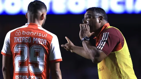 SP - SAO PAULO - 22/09/2024 - BRASILEIRO A 2024, SAO PAULO X INTERNACIONAL - Roger Machado tecnico do Internacional durante partida contra o Sao Paulo no estadio Morumbi pelo campeonato Brasileiro A 2024. Foto: Marcello Zambrana/AGIF