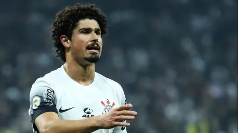 André Ramalho vem sendo elogiado no Corinthians - Foto: Marco Miatelo/AGIF.